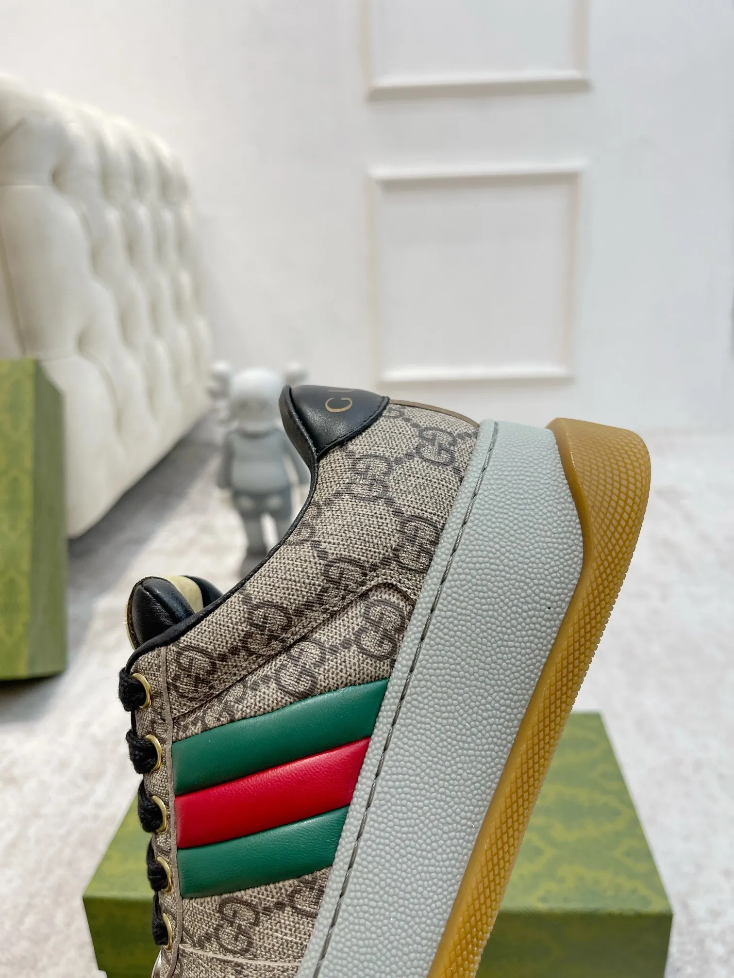 👟👟Ex-factory price 660👟👟Gucci's latest chubby thick-soled dirty shoes~~couple casual shoes, 6cm height-increasing shoes~~ The upper is stained cowhide stitched with classic double G cloth fabric, the terry cloth is delicate and sweat-absorbent and breathable, the foot pad is integrated with latex injection molding, 6cm thick T👟👟Ex-factory price U two-color sole✅ 35-40